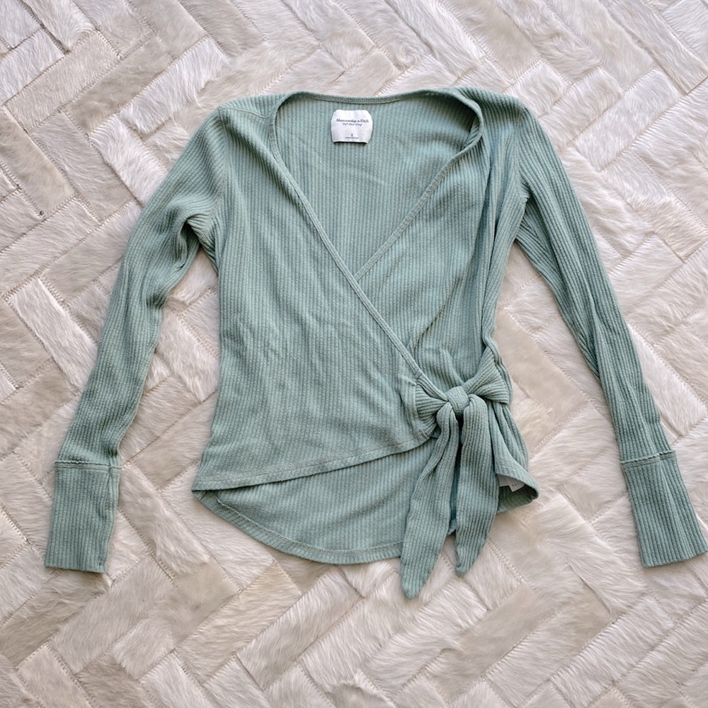 Abercrombie & Fitch green sweater, small